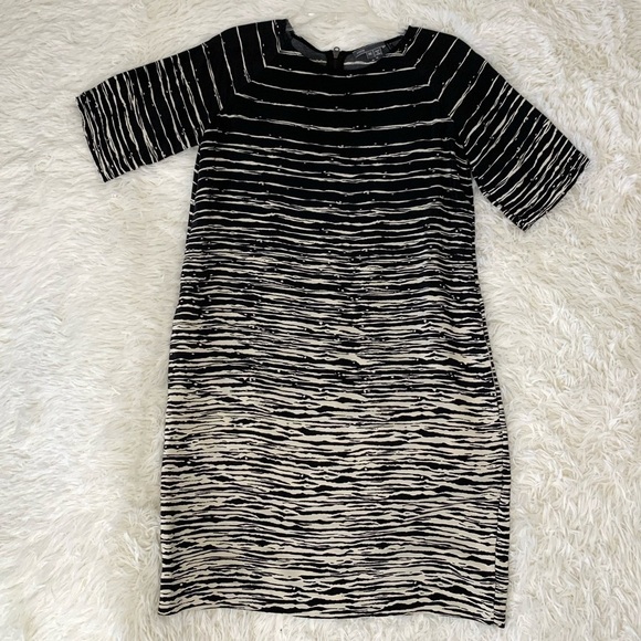 LIKE New, VINCE Black and Cream 100% Silk Shift with Pockets Dress, XS - Picture 16 of 16